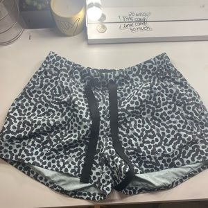 lululemon shorts with pockets